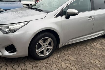 Toyota Avensis 228.000 km 12.850 &euro; Nürnberg 90453