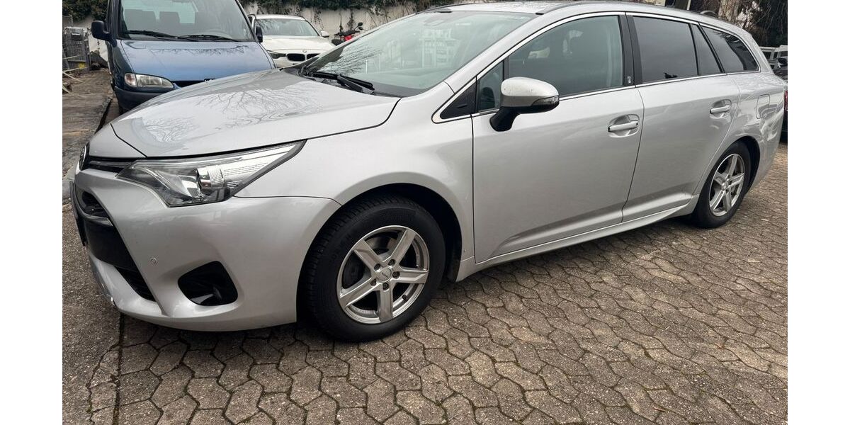 Toyota Avensis 228.000 km 12.850 &euro; Nürnberg 90453