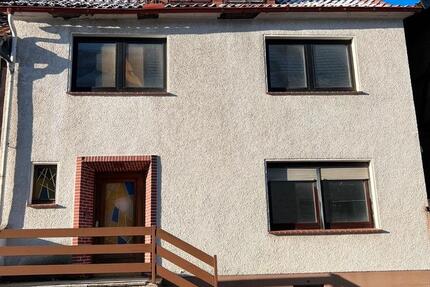 Haus Elze - 6 Zimmer, 150 m&sup2;, 1.000&euro; | Angebot:25876046