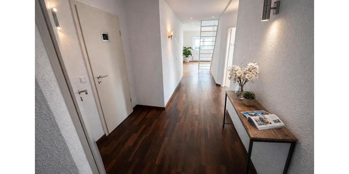 Dachgeschoßwohnung Mönchengladbach Nord - 3 Zimmer, 170 m&sup2;, 189.000&euro; | Angebot:26877060