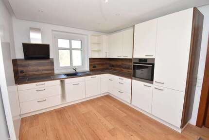 Haus zum Mieten in Oberlungwitz 1.500 € 170 m² 7 zimmer