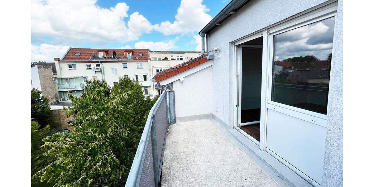 Lichtdurchflutete Dachgeschosswohnung mit zwei Balkonen und Tiefgaragenstellplatz 2 zimmer