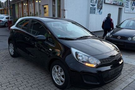 Kia Rio 146.000 km 4.300 € Essen 45143