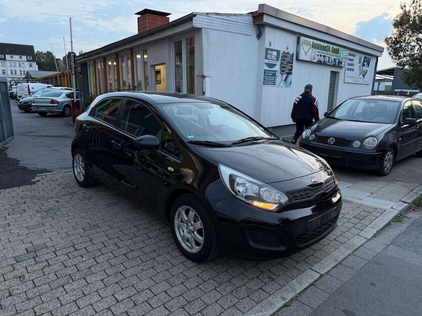 Kia Rio 146.000 km 4.300 € Essen 45143