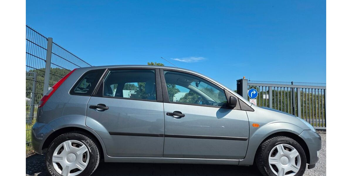 Ford Fiesta 85.000 km 2.499 &euro; Paderborn 33102