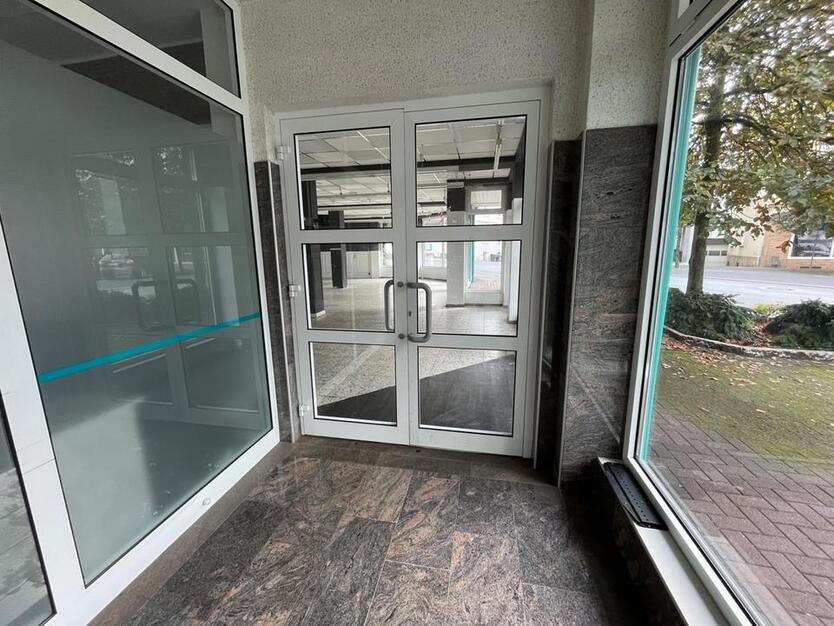 VR IMMO: 92 m² Ladenfläche mit großer Fensterfront - hier werden Sie gesehen!