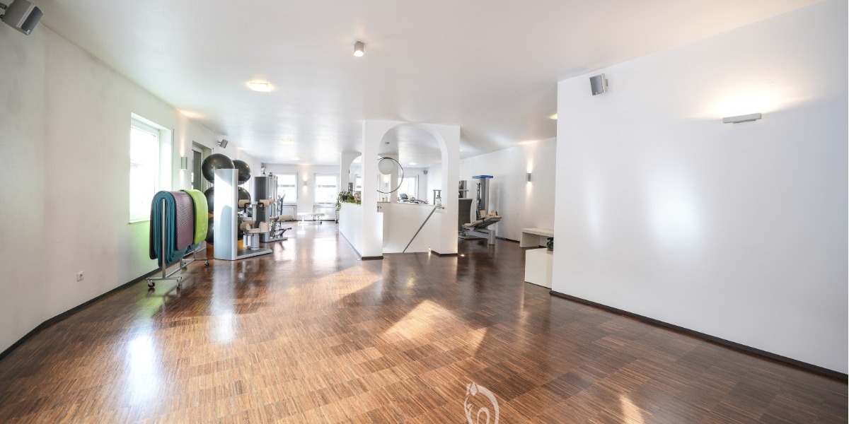 Hochwertige Physiopraxis & vermietete 4-Zimmer-Dachgeschoss-Wohnung - Gewerbeobjekt Arnstein | Angebot:26649274