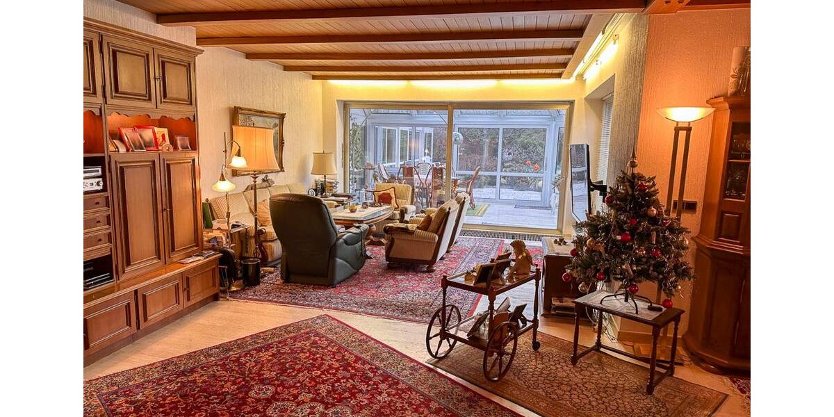 Villa Tülau - 11 Zimmer, 434 m&sup2;, 2.000&euro; | Angebot:22250385