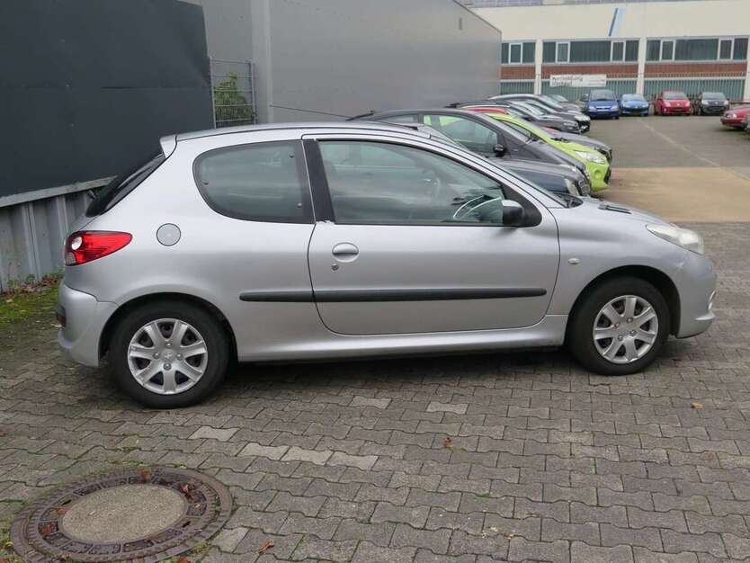 Peugeot 206 122.300 km 2.990 € Saarbrücken 66117