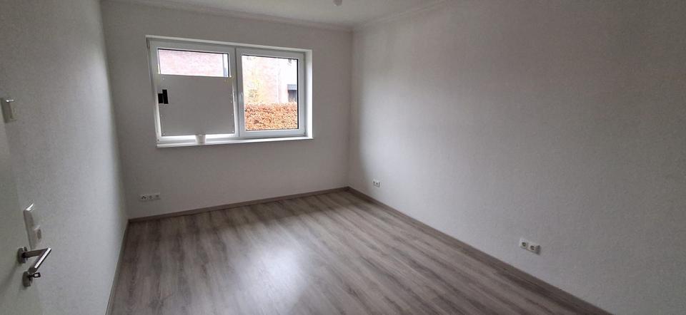 Bungalow Zetel - 3 Zimmer, 100 m&sup2;, 995&euro; | Angebot:25049152