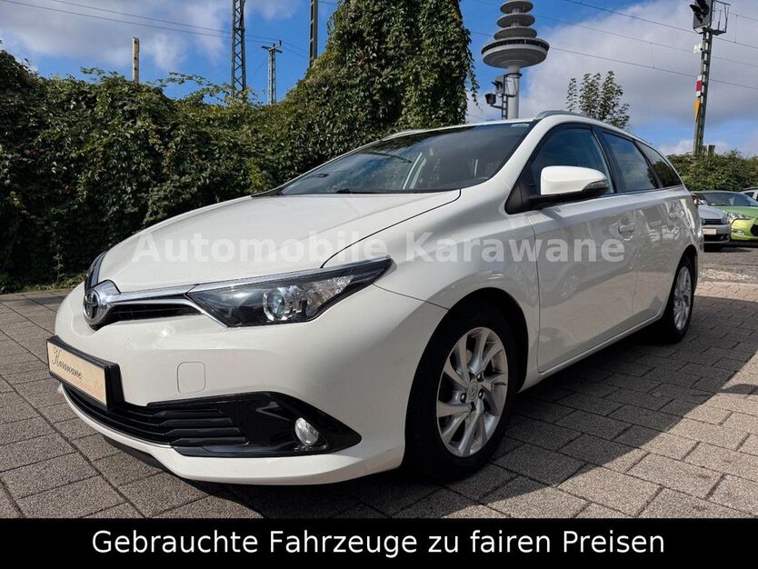 Toyota Auris 153.000 km 8.900 € Bremen 28215