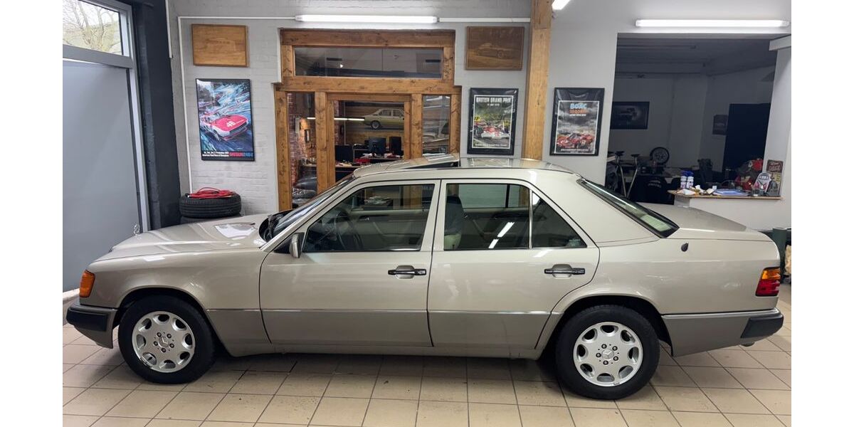 Mercedes-Benz 300 172.480 km 17.500 € Welle 21261