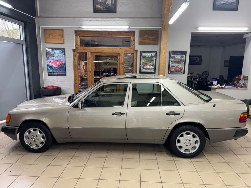 Mercedes-Benz 300 172.480 km 17.500 € Welle 21261