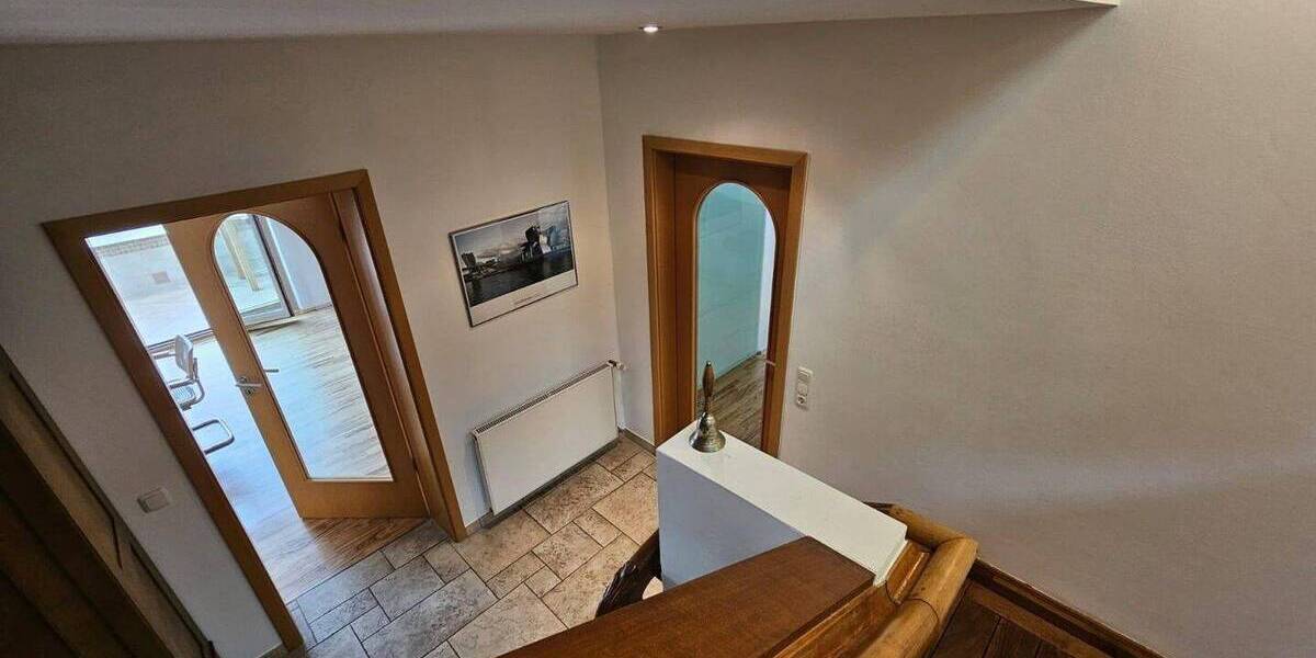 Einfamilienhaus Hofheim - 9 Zimmer, 320 m&sup2;, 4.250&euro; | Angebot:26616851