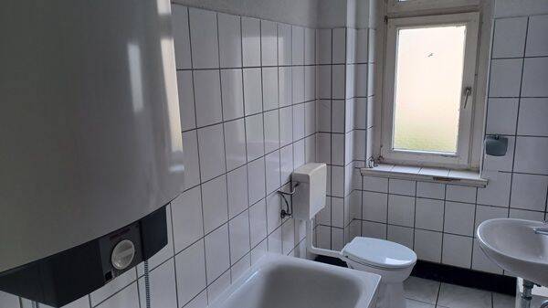 E-Holsterhausen: Leerstehende 2-Zimmer-Wohnung mit Balkon
