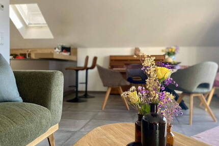 Provisionsfrei! Neuwertige, energieeffiziente Wohnung mit Balkon und Garage in Zweifamilienhaus 3 zimmer