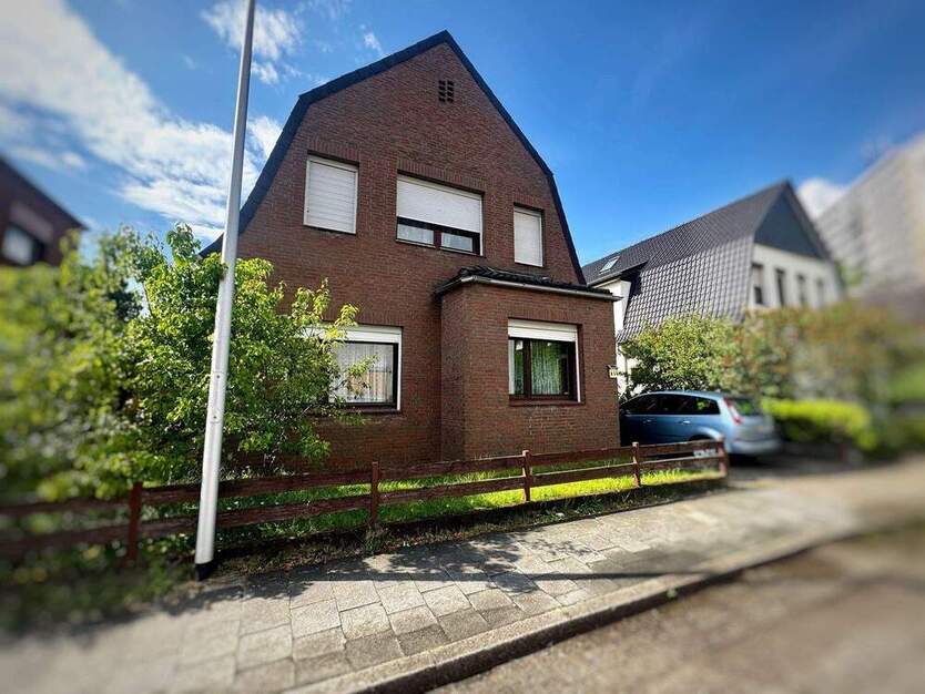 Charmantes Zweifamilienhaus mit großer Dachterrasse... 6 zimmer
