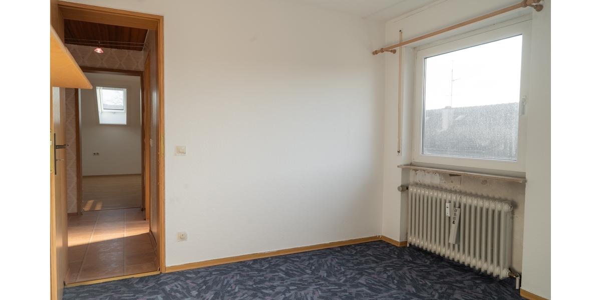 Sonnige Dachgeschoss-Oase mit PV-Anlage und Balkon - Etagenwohnung Schorndorf | Angebot:26818454
