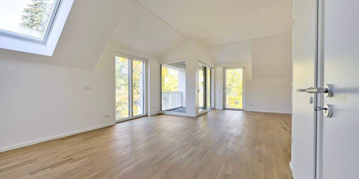 Über den Dächern: Dachgeschoss-Wohnung mit Weitblick 2 zimmer