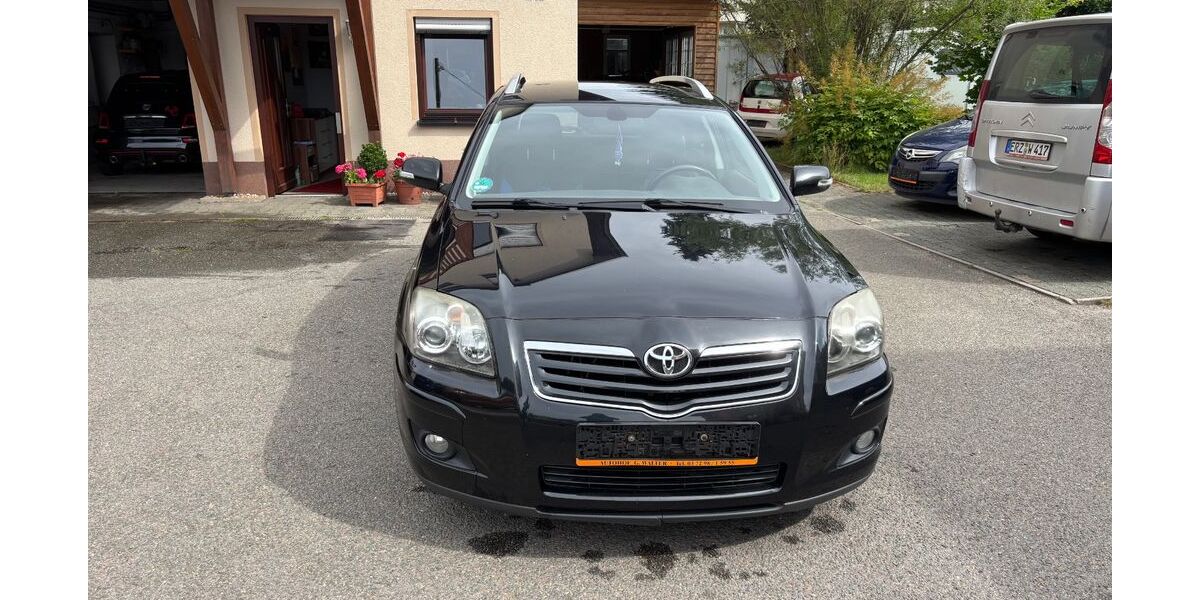 Toyota Avensis 164.000 km 2.850 &euro; Oelsnitz i.E. 09376