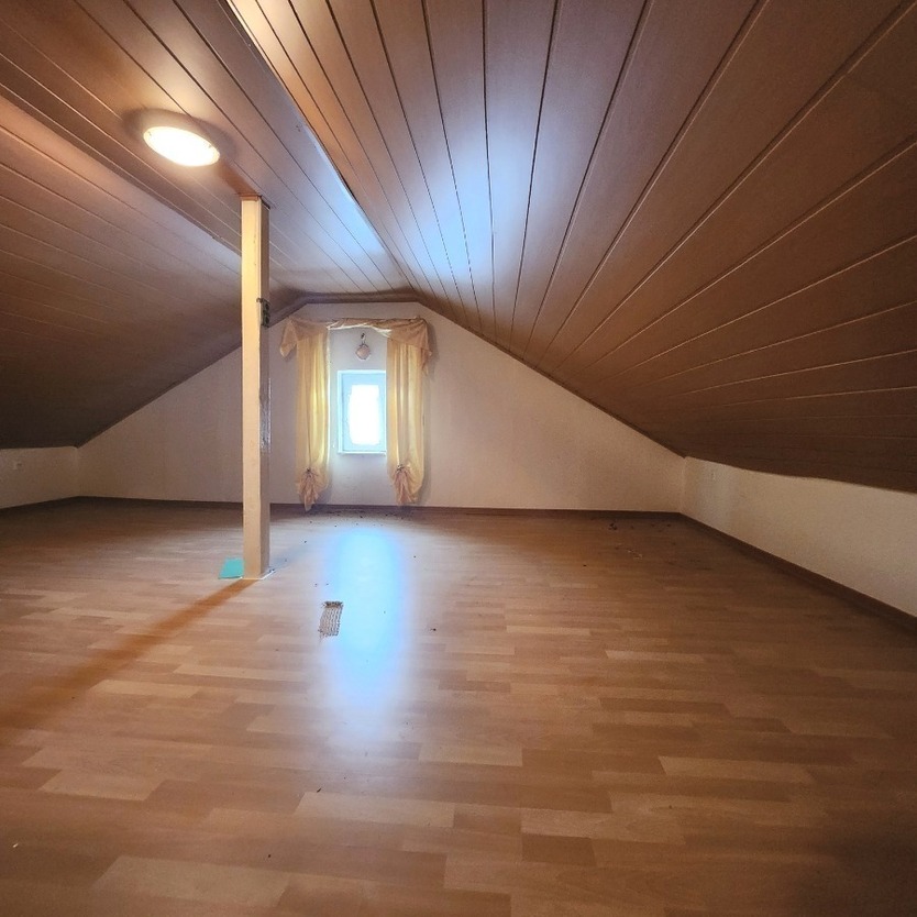 Helles Einfamilienhaus mit Potential nahe idyllischer Weinstraße und gefragter Metropolregion
