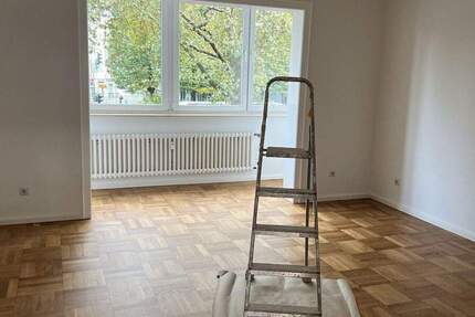 City, Komfort-3-Zi.- Wohnung mit neuer Einbauküche und großer Dachterrasse, Parkett etc. 3 zimmer