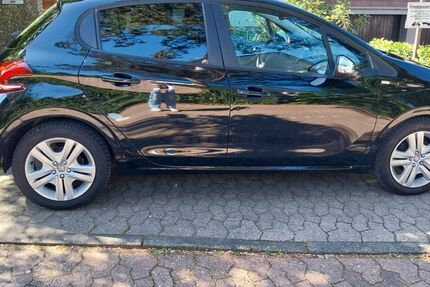 Peugeot 208 110.000 km 5.500 &euro; Bad Soden 65812