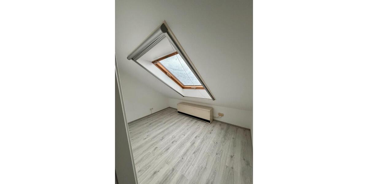 Dachgeschoßwohnung Wuppertal Eckbusch - 5 Zimmer, 90 m&sup2;, 900&euro; | Angebot:24434547