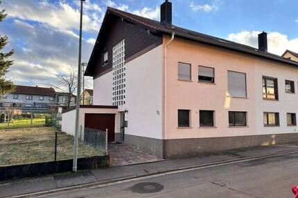 Doppelhaushälfte in ruhiger Wohnlage mit Garten u. Garage