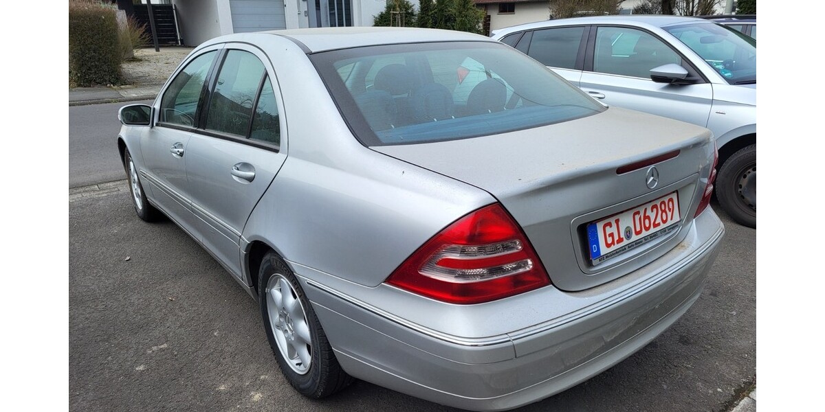 Mercedes-Benz 220 66.300 km 7.900 &euro; Linden 35440