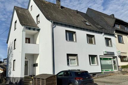 Wohnung in Emmelshausen zu vermieten. 1OG mit Balkon. 4 zimmer