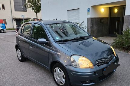 Toyota Yaris 198.725 km 2.000 &euro; München 81829