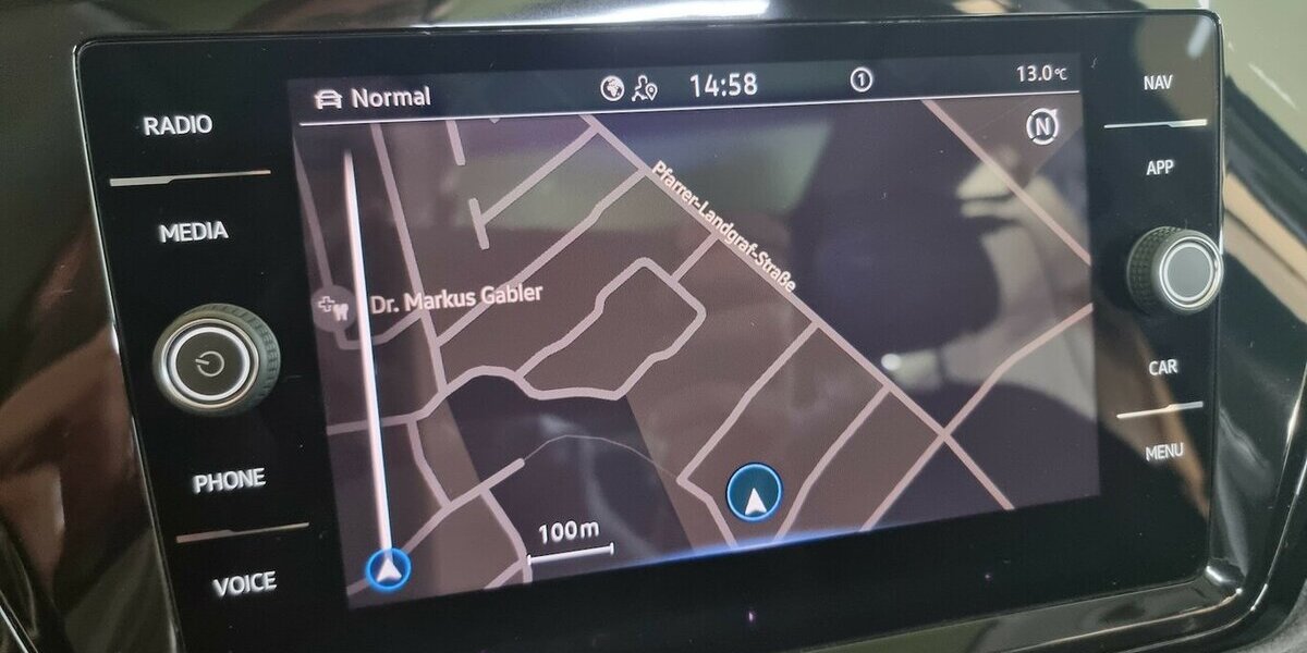 VW Touran Highline BMT LED ACC Nav Panorama 7-Sitze 37.700 km 27.850 &euro; Garrel 49681