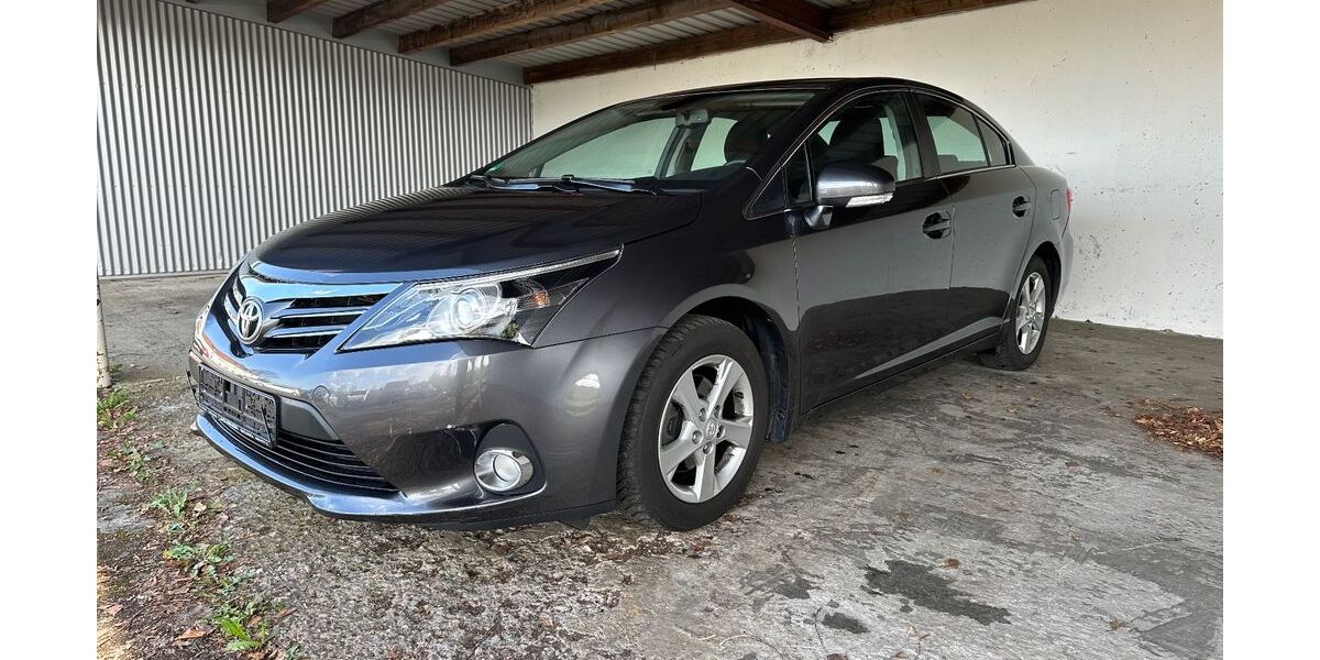 Toyota Avensis 48.500 km 8.900 &euro; Deißlingen 78652