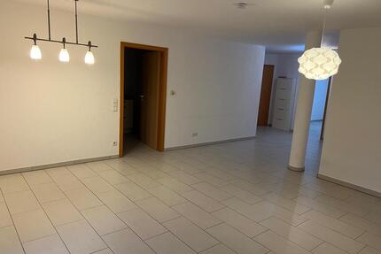 3,5 Zimmer-Erdgeschoss-Wohnung mit Terrasse !