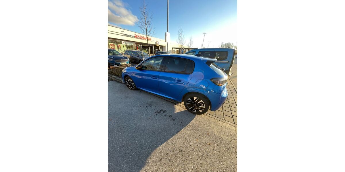 Peugeot 208 33.400 km 18.700 € Furth 82041