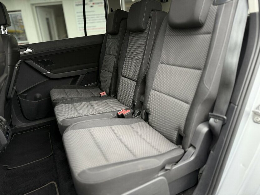 VW Touran 7 Sitze / Automatik / AHK / 1. Hd / Navi 110.000 km 24.490 € Mönchengladbach 41066