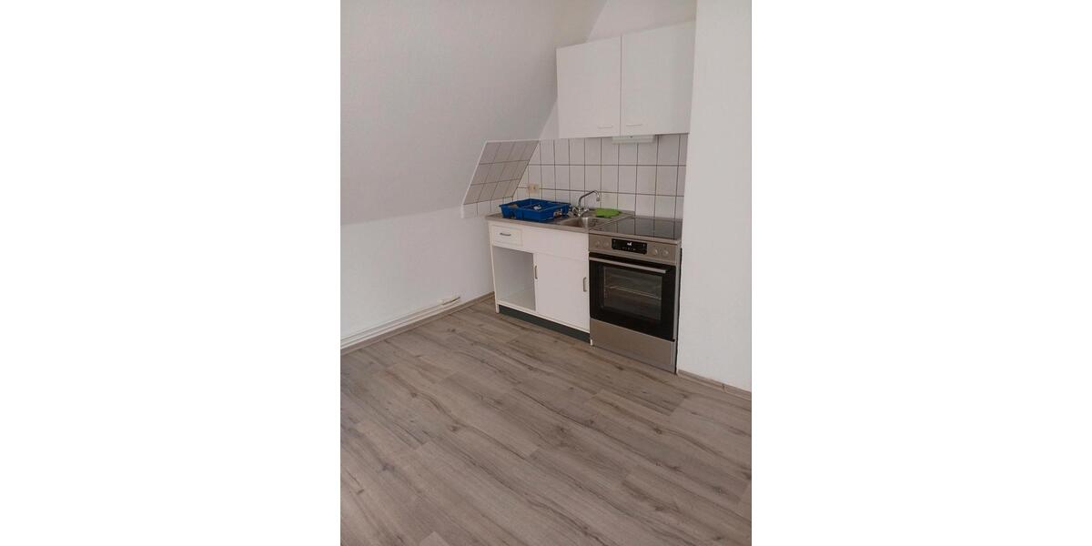 Dachgeschoßwohnung Wilhelmshaven Fedderwardergroden - 4 Zimmer, 44 m&sup2;, 410&euro; | Angebot:25933153