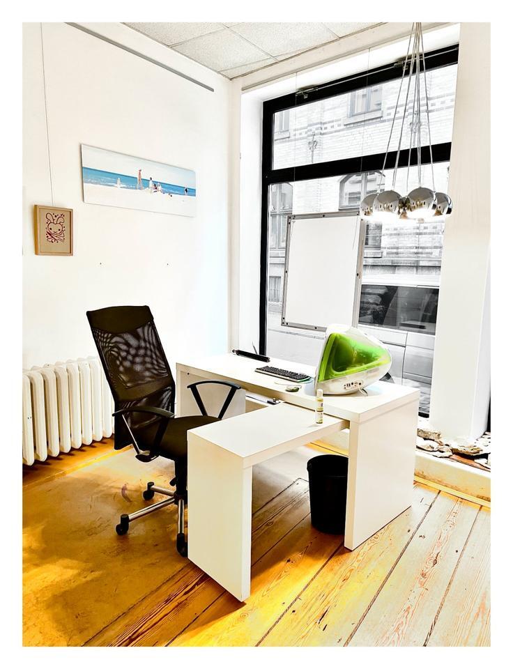 ArbeitsplatzSchreibtisch in Gemeinschaftsbüro im Zentrum