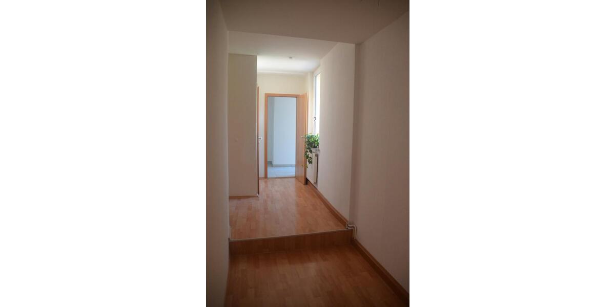 Etagenwohnung Glauchau - 4 Zimmer, 87 m&sup2;, 440&euro; | Angebot:26039631