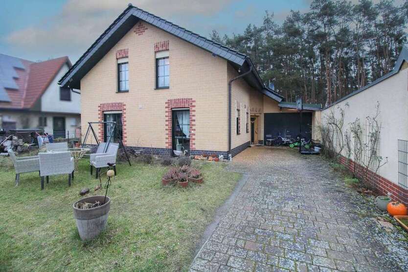 Haus zum Kaufen in Rathenow 470.000 € 204.18 m²