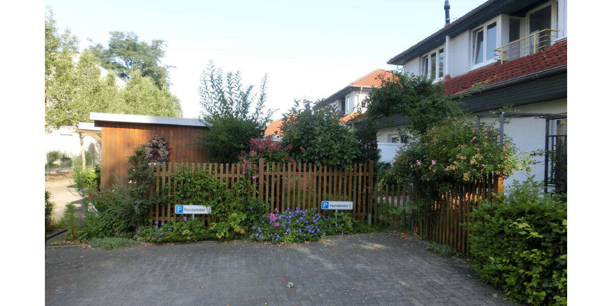 Keine Käuferprovision ! Helle Erdgeschosswohnung mit überdachtem Eingang, Terrasse und Stellplatz 2 zimmer