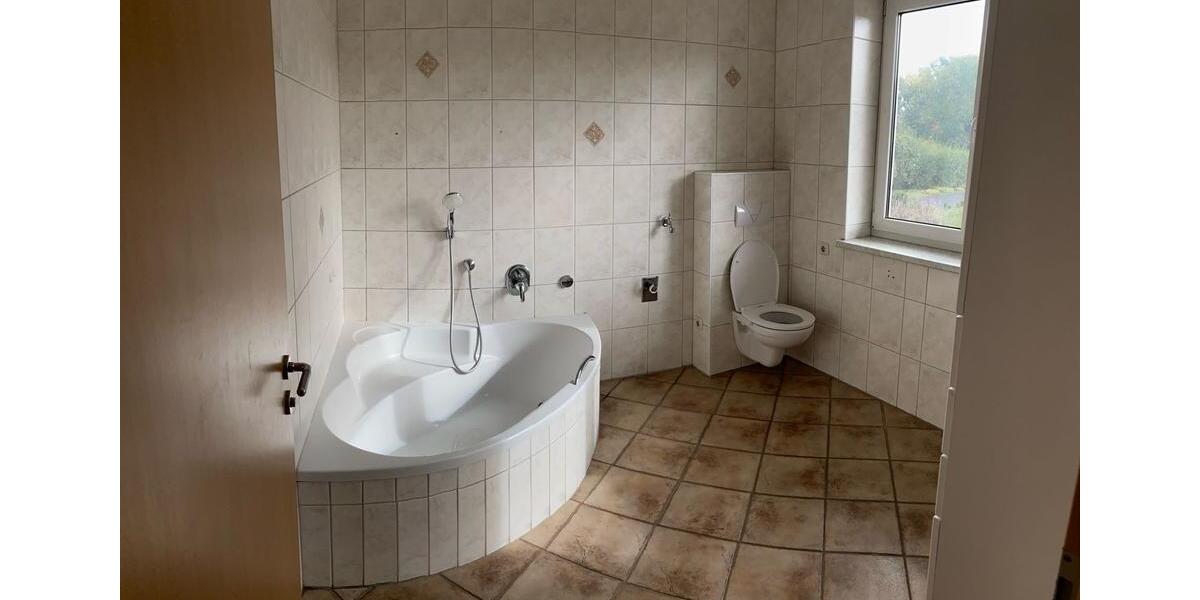 Einfamilienhaus Bad Salzungen - 8 Zimmer, 186 m&sup2;, 299.000&euro; | Angebot:25806627