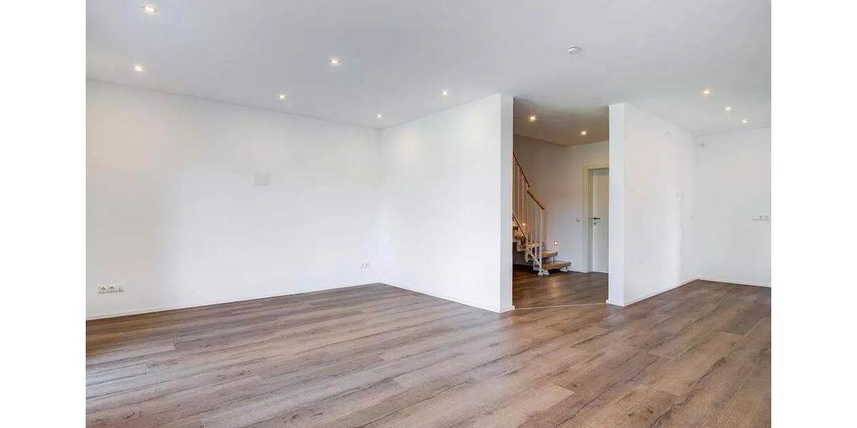 Doppelhaushälfte Burghausen - 5 Zimmer, 150 m&sup2;, 1.550&euro; | Angebot:25400312