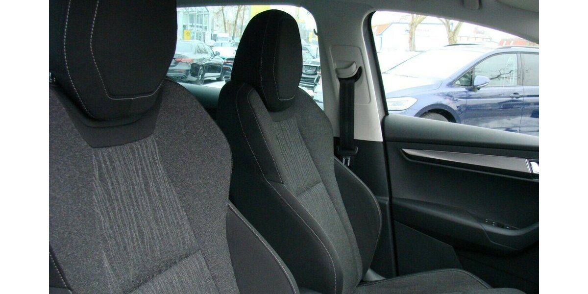 Skoda Karoq 1,5TSi Style ACC LED Kamera Family Paket II 32.882 km 25.980 &euro; Falkensee 14612