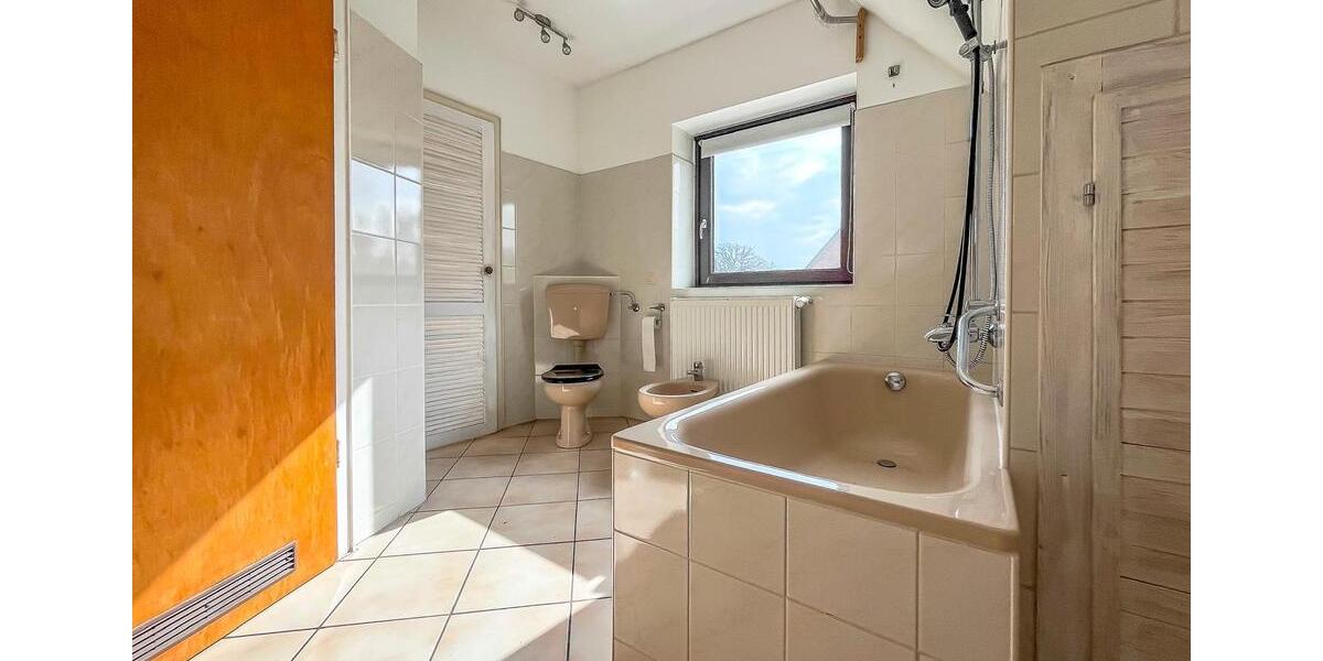 Dachgeschoßwohnung Lüneburg Ebensberg - 4 Zimmer, 105 m&sup2;, 1.450&euro; | Angebot:26412794