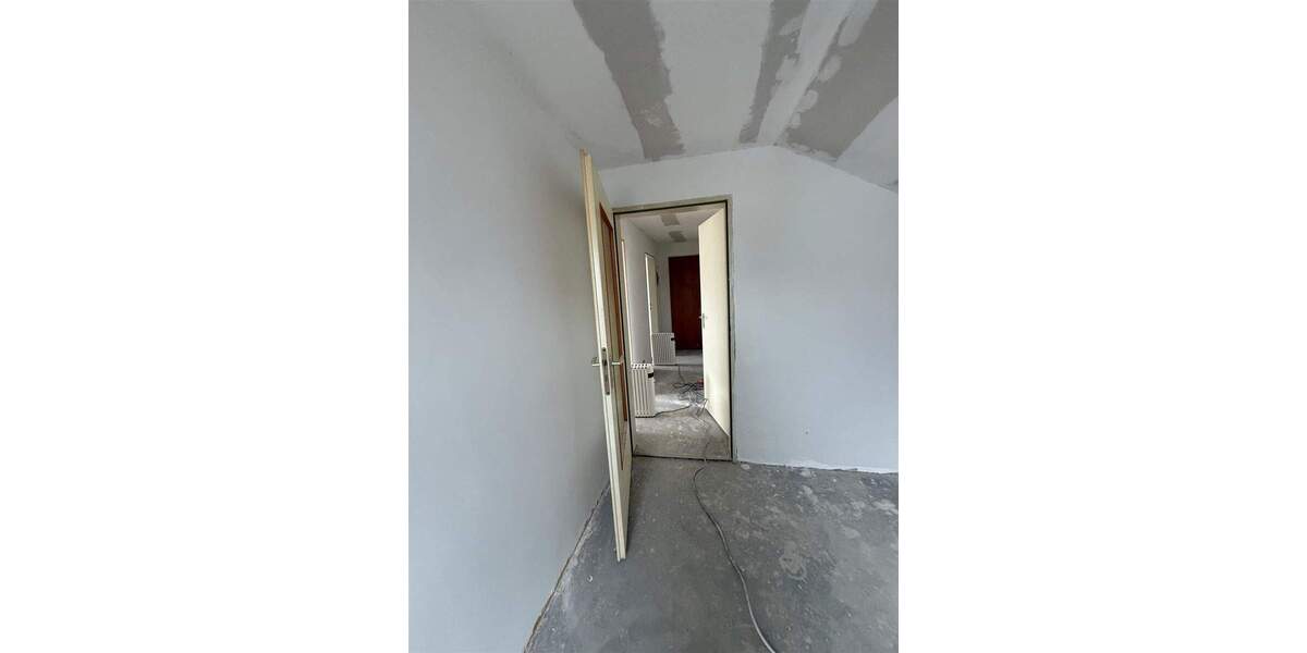 Ruhige, gut gelegene Dachgeschosswohnung in Gröbenzell 2 zimmer