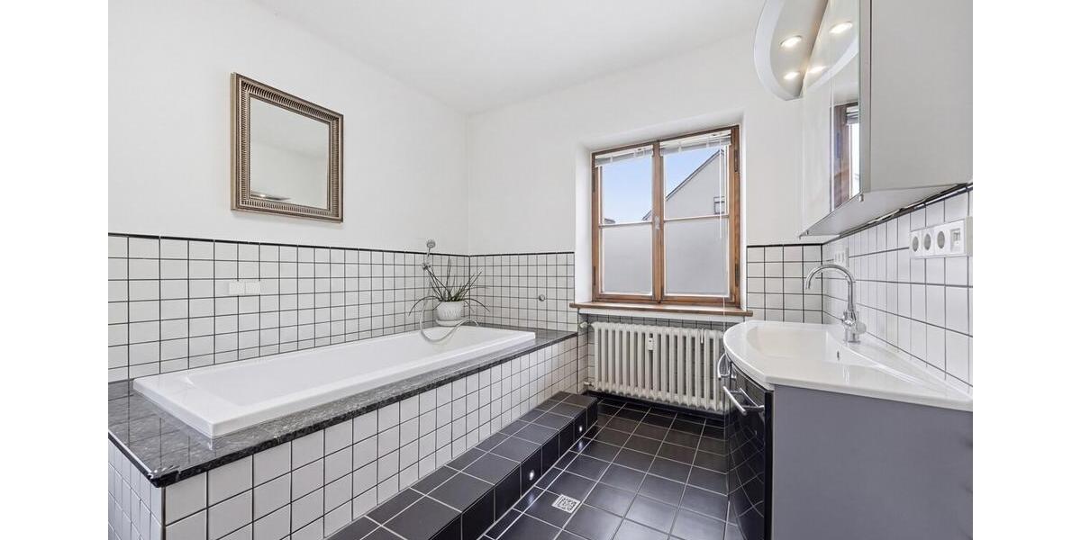 Etagenwohnung Planegg - 4 Zimmer, 142 m&sup2;, 2.125&euro; | Angebot:26384441