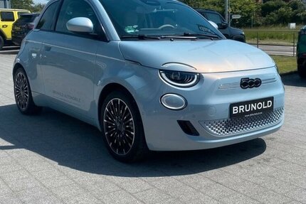 Fiat 500e la Prima ´´Himmelblau´´ 2.500 km 24.900 € Backnang, 71522
