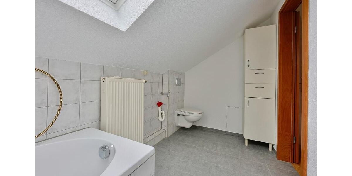 Dachgeschoßwohnung Erbach - 4 Zimmer, 97 m&sup2;, 950&euro; | Angebot:25491533